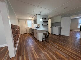 84 Quinapoxet St, Unit 3 in Jefferson, MA - Building Photo