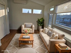 1285 Hagen Wy in Ashland, OR - Building Photo - Building Photo