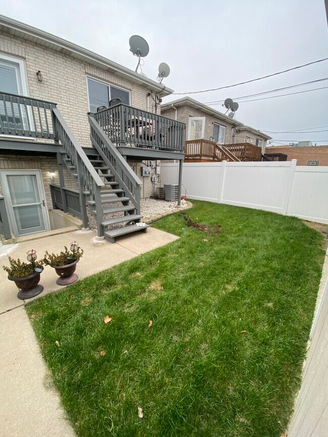 6038 W 63rd St, Unit 1 in Chicago, IL - Foto de edificio - Building Photo