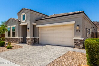 24220 North 21st Pl in Phoenix, AZ - Building Photo - Building Photo