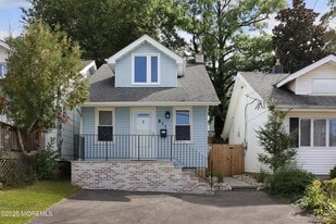 811 Shore Concourse in Keyport, NJ - Building Photo