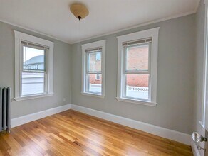 13 Kimball Rd, Unit 1 in Watertown, MA - Building Photo - Building Photo