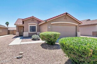 13825 W Ironwood St in Surprise, AZ - Building Photo