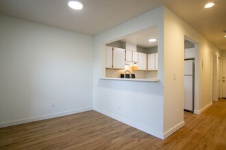 236 SW Meade St in Portland, OR - Foto de edificio - Building Photo