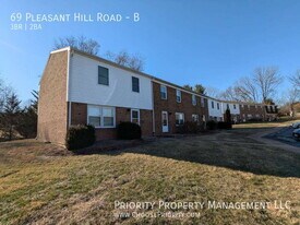69 Pleasant Hill Rd in Harrisonburg, VA - Building Photo