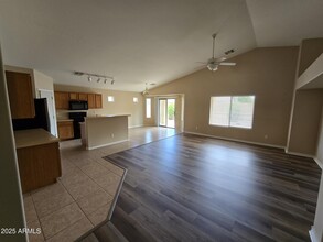 17469 W Spring Ln in Surprise, AZ - Building Photo - Building Photo