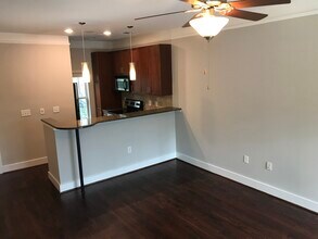 220 Semel Cir NW in Atlanta, GA - Foto de edificio - Building Photo