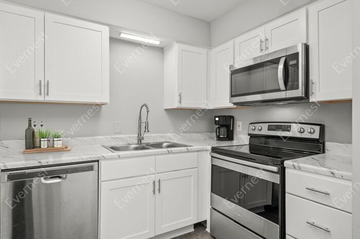 126 Walton Ferry Rd in Hendersonville, TN - Building Photo