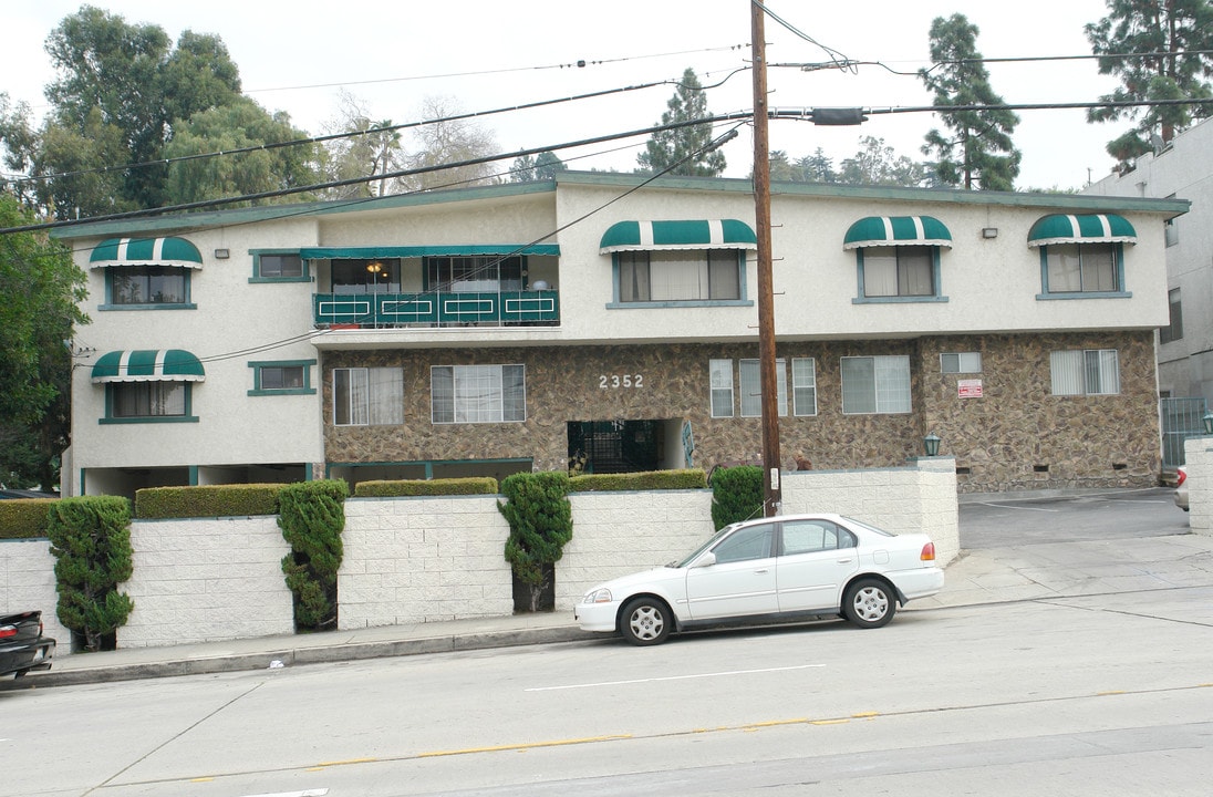 2352 Glendale Blvd in Los Angeles, CA - Foto de edificio