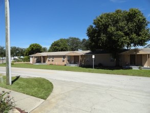 Walter Moore Place in Largo, FL - Building Photo - Building Photo