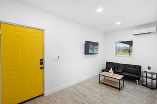 1882 Lake St in Oviedo, FL - Building Photo