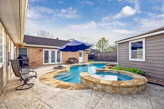 5834 Cheena Dr in Houston, TX - Building Photo - Building Photo