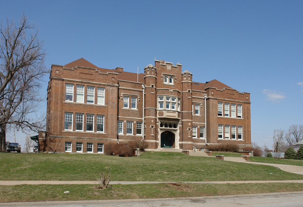 Vinton School Apartments in Omaha, NE - Building Photo