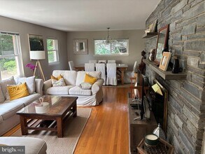 7515 Granada Dr in Bethesda, MD - Building Photo - Building Photo