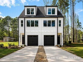 339 Gray Dr in Charlotte, NC - Building Photo