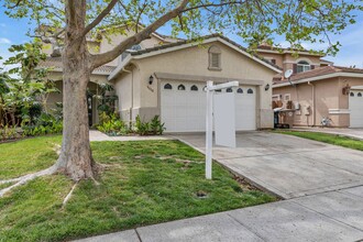 9658 Red Current Way in Elk Grove, CA - Building Photo - Building Photo