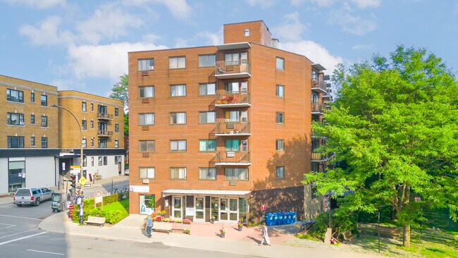 5450 Chem. Queen Mary, Unit 411 in Montréal, QC - Building Photo - Building Photo