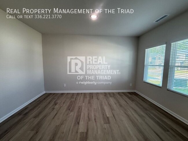 2215 Cherry Crk Rd in Haw River, NC - Foto de edificio - Building Photo