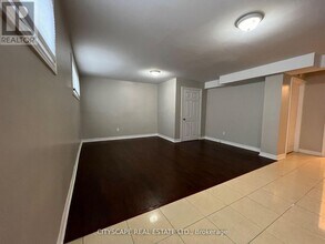 2 Leslie St in Brampton, ON - Building Photo - Building Photo