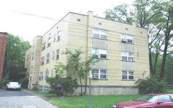 2334 Kemper Ln in Cincinnati, OH - Foto de edificio - Building Photo