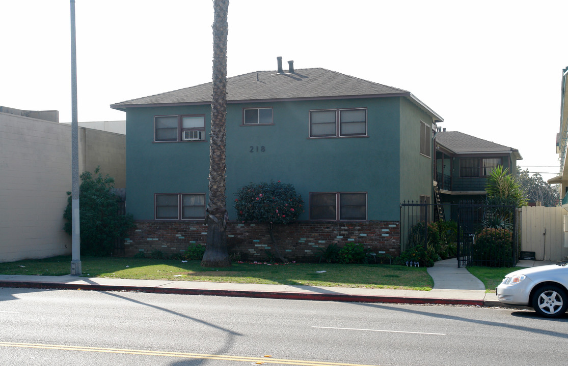 218 E Chevy Chase Dr in Glendale, CA - Building Photo