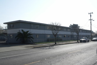 27808-27854 Huntwood Ave in Hayward, CA - Foto de edificio - Building Photo