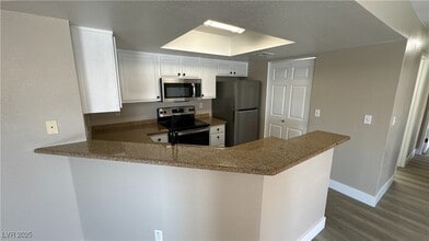 8600 W Charleston Blvd in Las Vegas, NV - Building Photo - Building Photo