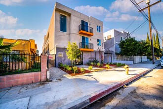 8827 Van Nuys Blvd in Panorama City, CA - Building Photo - Building Photo