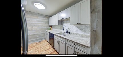 551 Sand Creek Rd in Colonie, NY - Building Photo - Building Photo