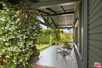 2321 Observatory Ave in Los Angeles, CA - Building Photo - Building Photo