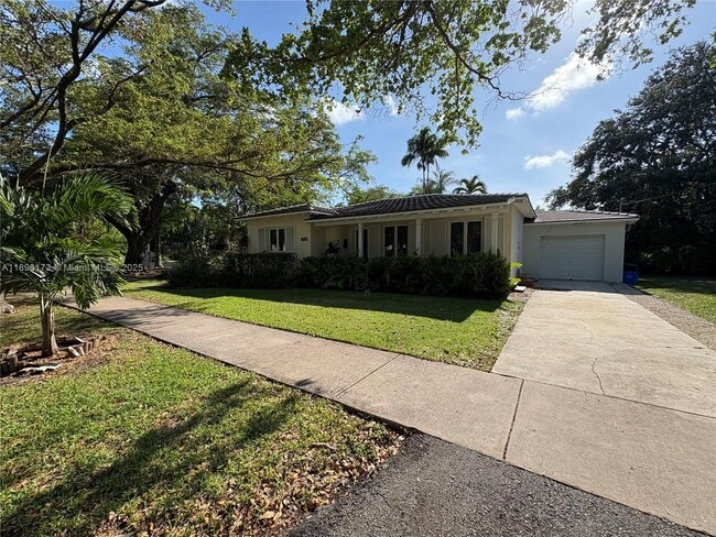 1710 Segovia St in Coral Gables, FL - Building Photo - Building Photo