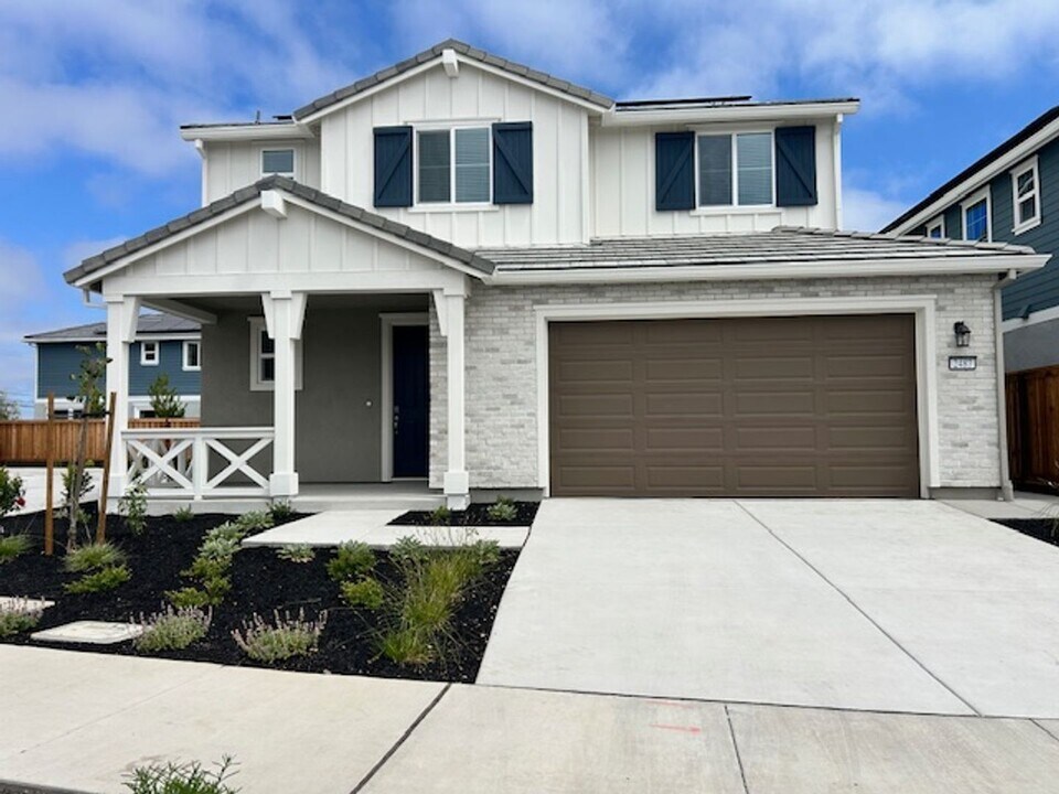 2487 Ridgewood Ct in Santa Rosa, CA - Building Photo