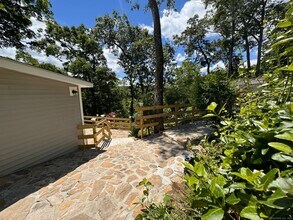 22 Hemlock Trail in Newtown, CT - Building Photo - Building Photo