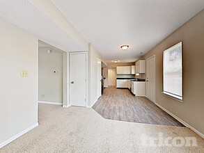 5136 Dollar Ridge Ln in Indianapolis, IN - Foto de edificio - Building Photo