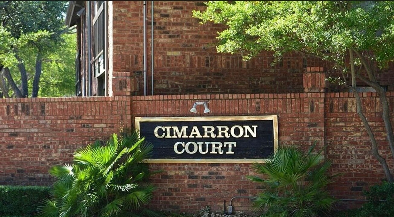 18333 Roehampton Dr in Dallas, TX - Foto de edificio