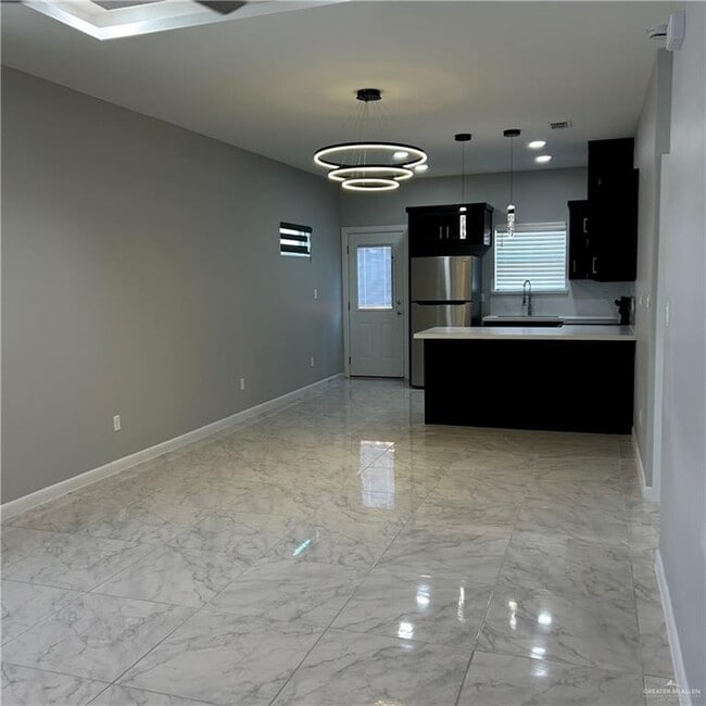 22 E Viviana St in Edinburg, TX - Building Photo - Building Photo