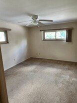 19290 Lorain Rd, Unit Apt 4 in Fairview Park, OH - Building Photo