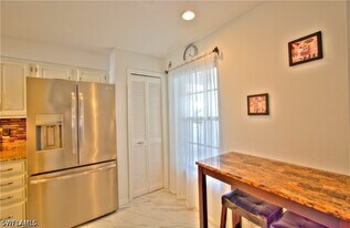 9590 Victoria Ln in Naples, FL - Building Photo