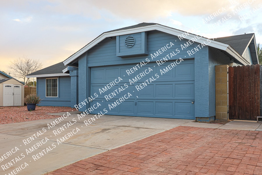 324 S Rita Ln in Chandler, AZ - Building Photo