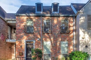 530 N Post Oak Ln in Houston, TX - Building Photo