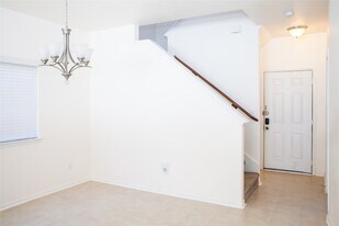 7015 Rancho Mission Dr in Houston, TX - Building Photo