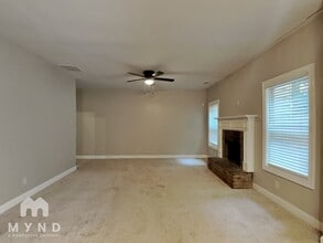 400 Louise Way in Locust Grove, GA - Building Photo - Building Photo