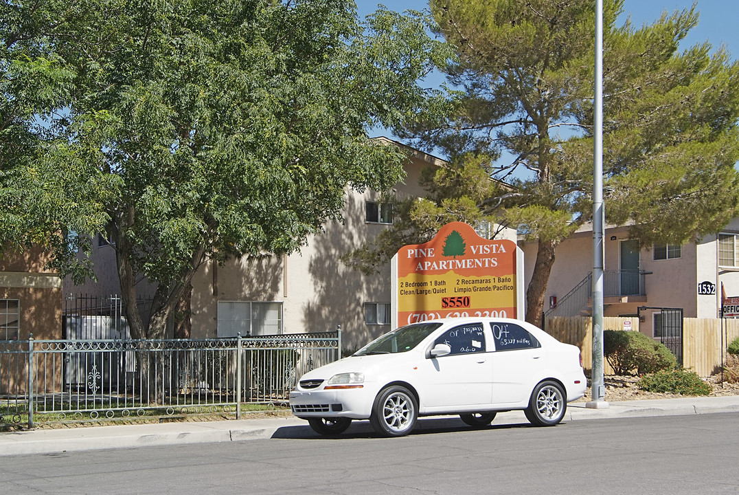 Pine Vista in Las Vegas, NV - Building Photo