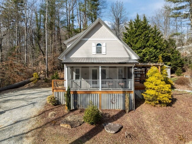 251 Landwood Ln in Flat Rock, NC - Building Photo - Building Photo