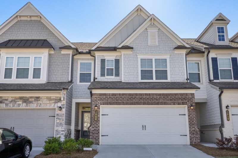 2946 Stockholm Wy in Suwanee, GA - Building Photo