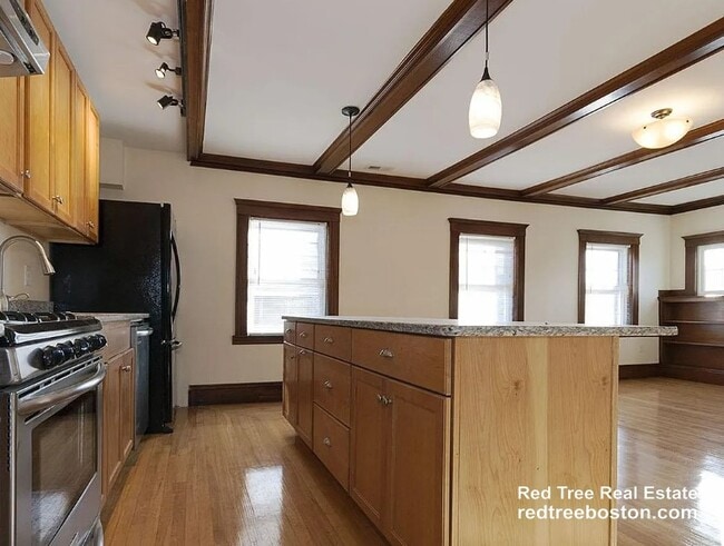 34 Bentley St, Unit 2 in Boston, MA - Building Photo - Building Photo