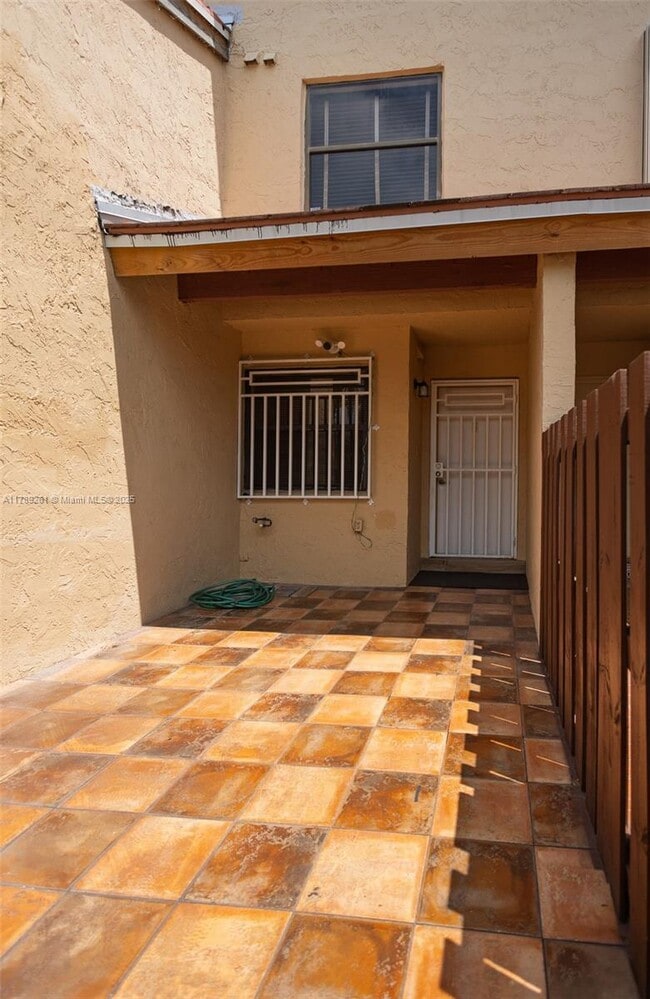 281 W Park Dr in Miami, FL - Building Photo - Building Photo