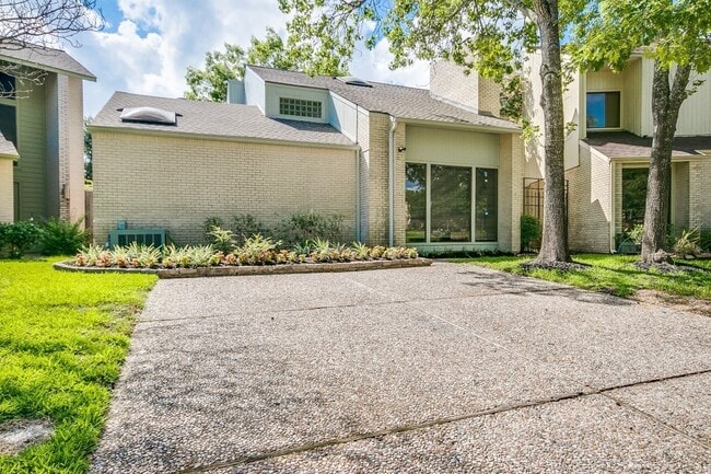 property at 923 Cranberry Hill Ct