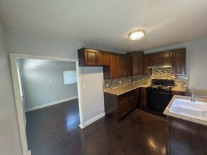 213 E Park St, Unit A in Ontario, CA - Foto de edificio - Building Photo