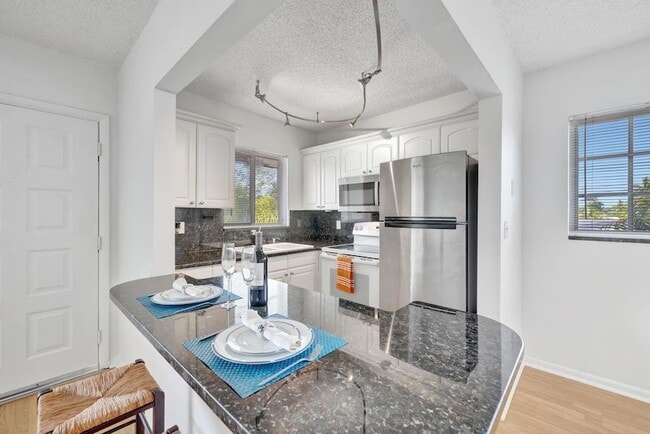 3030 NE 5th Terrace, Unit 8 in Wilton Manors, FL - Building Photo - Building Photo